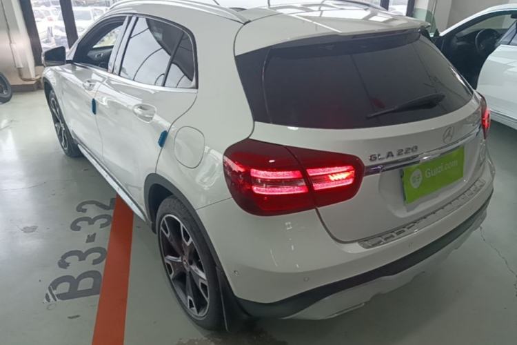Used Mercedes-Benz GLA 2017 GLA 220 4MATIC Fashion Model Rear Left 45 Deg
