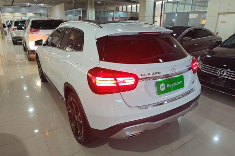 Used Mercedes-Benz GLA 2017 GLA 220 4MATIC Fashion Model Rear Left 45 Deg
