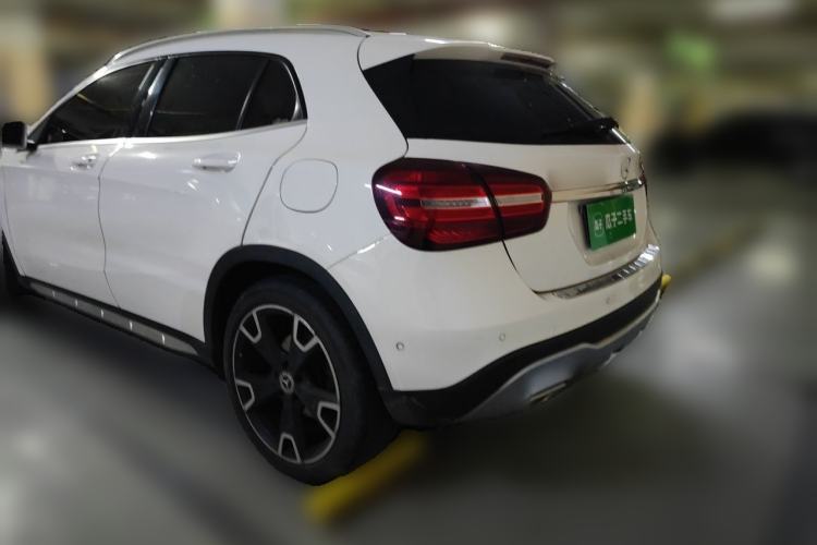 Used Mercedes-Benz GLA 2017 GLA 220 4MATIC Fashion Model Rear Left 45 Deg