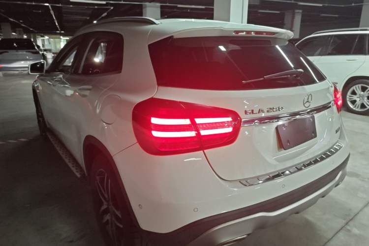 Used Mercedes-Benz GLA 2017 GLA 200 Fashion Model Rear Left 45 Deg