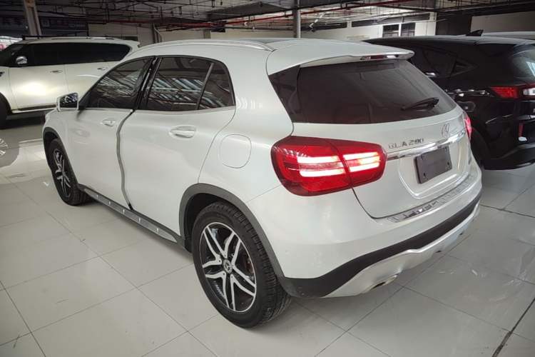 Used Mercedes-Benz GLA 2017 GLA 200 Fashion Model Rear Left 45 Deg