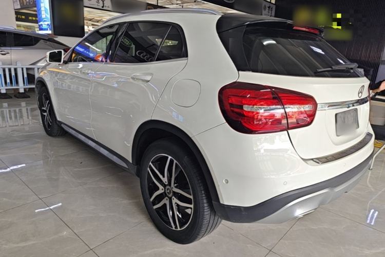 Used Mercedes-Benz GLA 2017 GLA 200 Fashion Model Rear Left 45 Deg