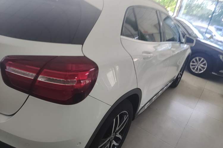 Used Mercedes-Benz GLA 2017 GLA 200 Fashion Model Rear Right 45 Deg