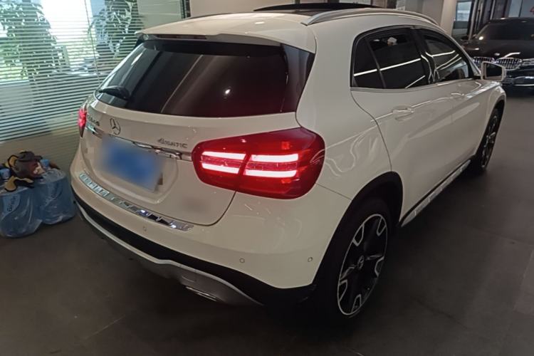 Used Mercedes-Benz GLA 2017 GLA 220 4MATIC Fashion Model Rear Right 45 Deg