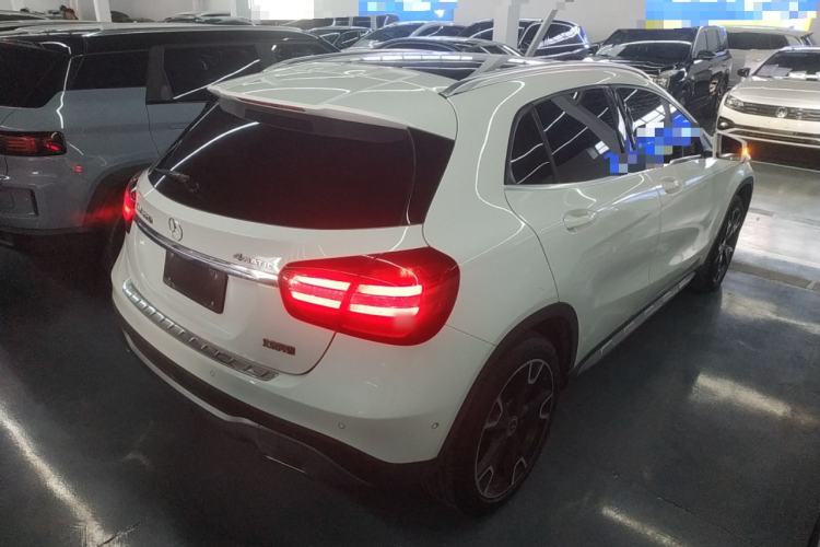 Used Mercedes-Benz GLA 2017 GLA 220 4MATIC Fashion Model Rear Right 45 Deg