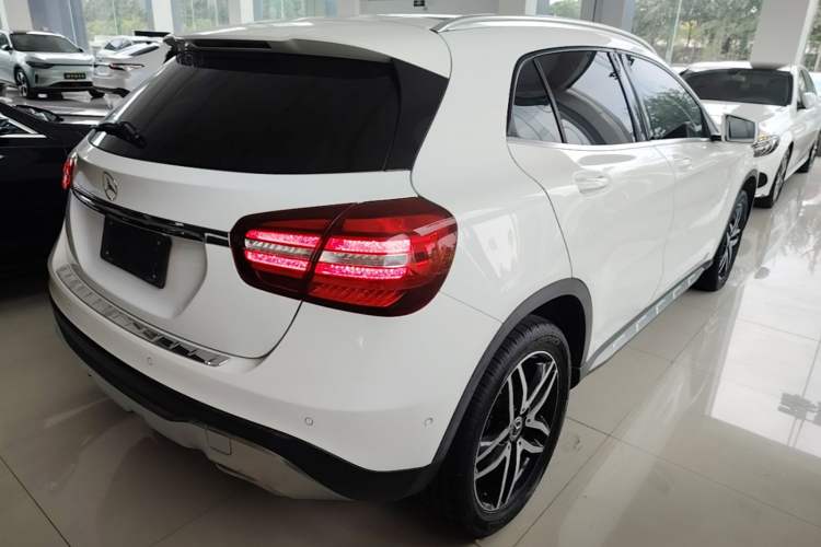 Used Mercedes-Benz GLA 2017 GLA 200 Fashion Model Rear Right 45 Deg