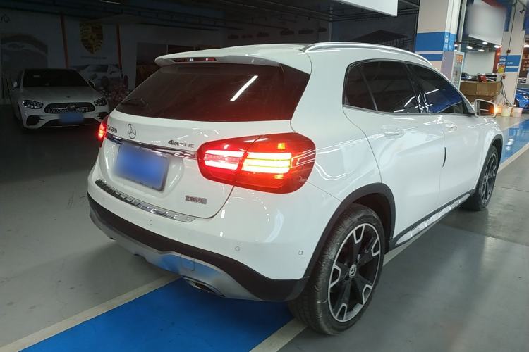 Used Mercedes-Benz GLA 2017 GLA 220 4MATIC Fashion Model Rear Right 45 Deg