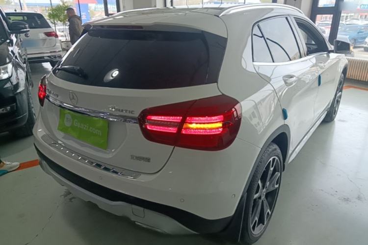 Used Mercedes-Benz GLA 2017 GLA 220 4MATIC Fashion Model Rear Right 45 Deg