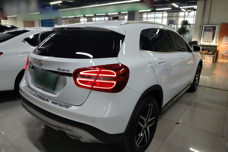 Used Mercedes-Benz GLA 2017 GLA 220 4MATIC Fashion Model Rear Right 45 Deg