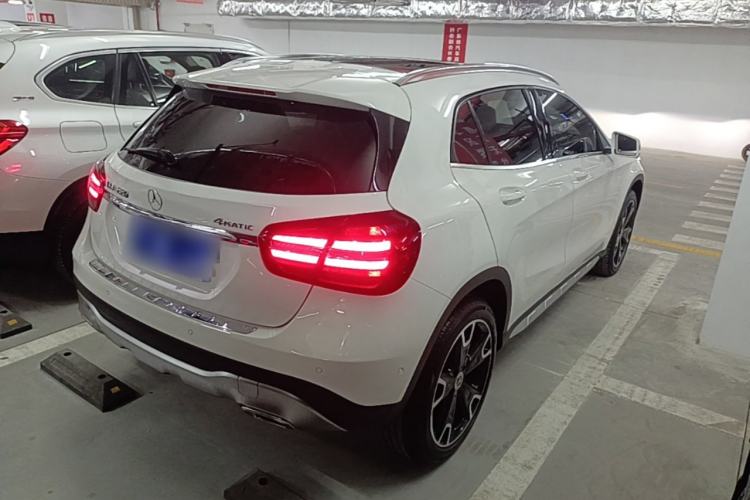 Used Mercedes-Benz GLA 2017 GLA 220 4MATIC Fashion Model Rear Right 45 Deg