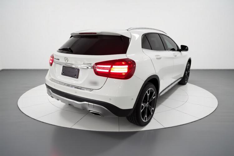 Used Mercedes-Benz GLA 2017 GLA 220 4MATIC Fashion Model Rear Right 45 Deg