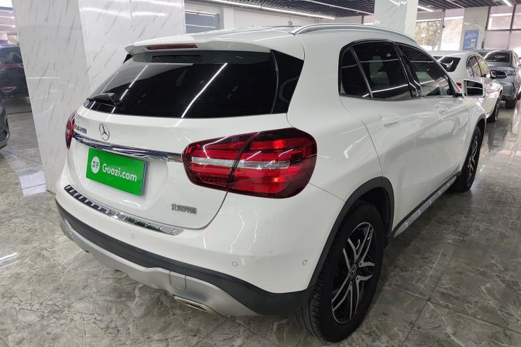 Used Mercedes-Benz GLA 2017 GLA 200 Fashion Model Rear Right 45 Deg