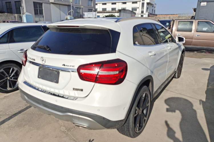 Used Mercedes-Benz GLA 2017 GLA 220 4MATIC Fashion Model Rear Right 45 Deg
