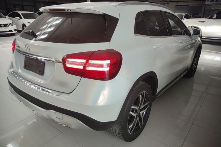 Used Mercedes-Benz GLA 2017 GLA 200 Fashion Model Rear Right 45 Deg