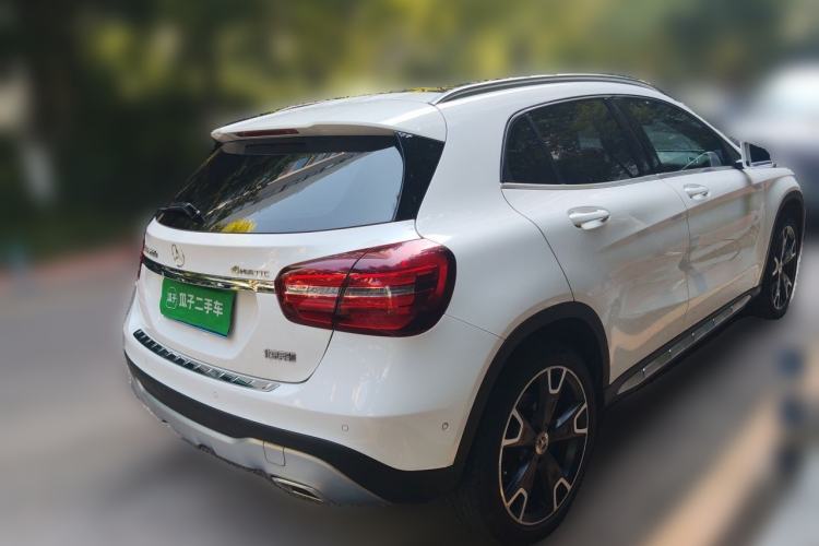Used Mercedes-Benz GLA 2017 GLA 220 4MATIC Fashion Model Rear Right 45 Deg