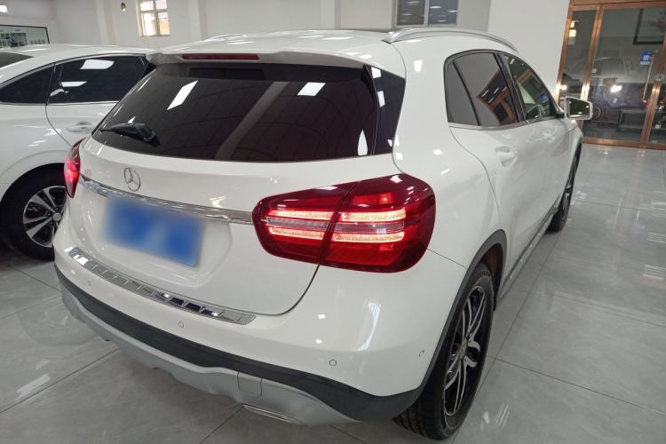 Used Mercedes-Benz GLA 2017 GLA 200 Fashion Model Rear Right 45 Deg