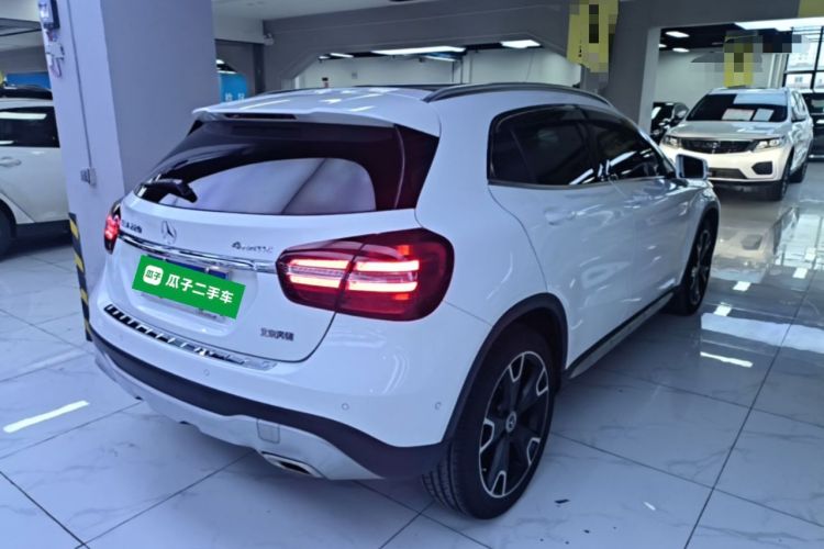 Used Mercedes-Benz GLA 2017 GLA 220 4MATIC Fashion Model Rear Right 45 Deg