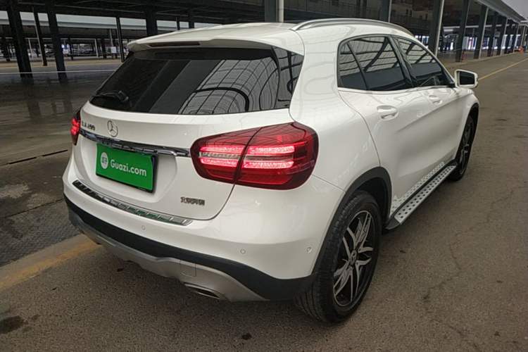 Used Mercedes-Benz GLA 2017 GLA 200 Fashion Model Rear Right 45 Deg