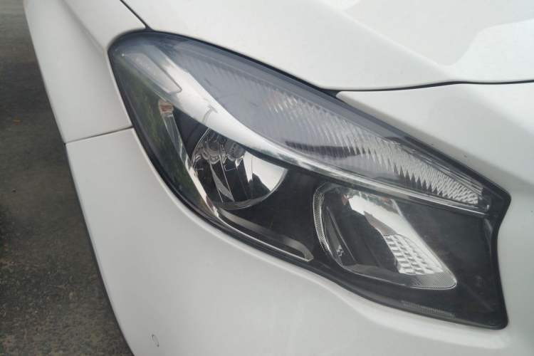 Used Mercedes-Benz GLA 2017 GLA 200 Sport Edition Right Front Headlight