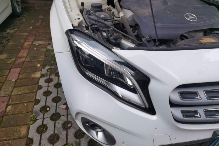 Used Mercedes-Benz GLA 2017 GLA 220 4MATIC Luxury Model Right Front Headlight