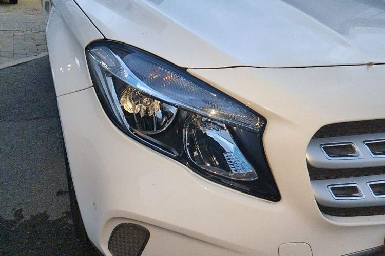 Used Mercedes-Benz GLA 2017 GLA 200 Sport Edition Right Front Headlight