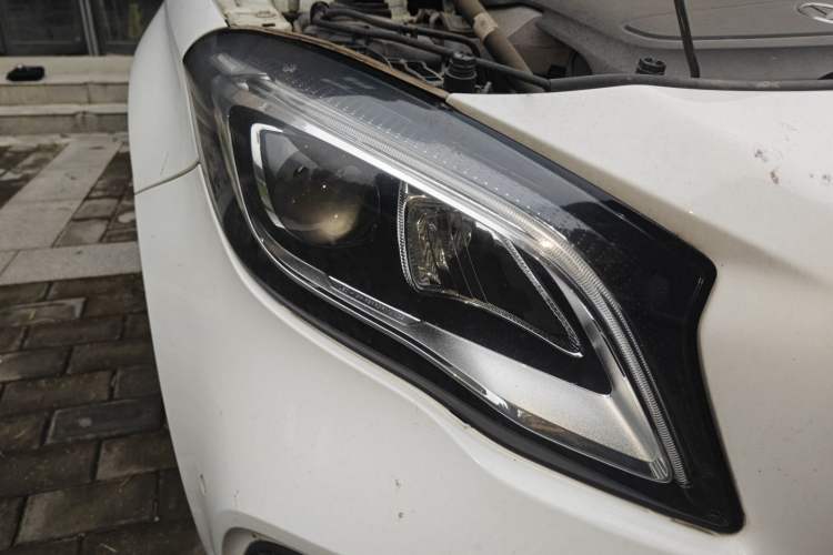 Used Mercedes-Benz GLA 2017 GLA 200 Fashion Model Right Front Headlight