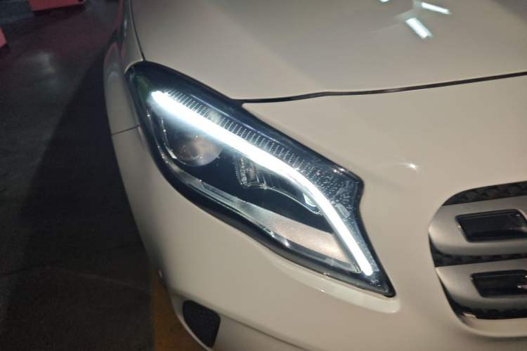 Used Mercedes-Benz GLA 2017 GLA 200 Fashion Model Right Front Headlight