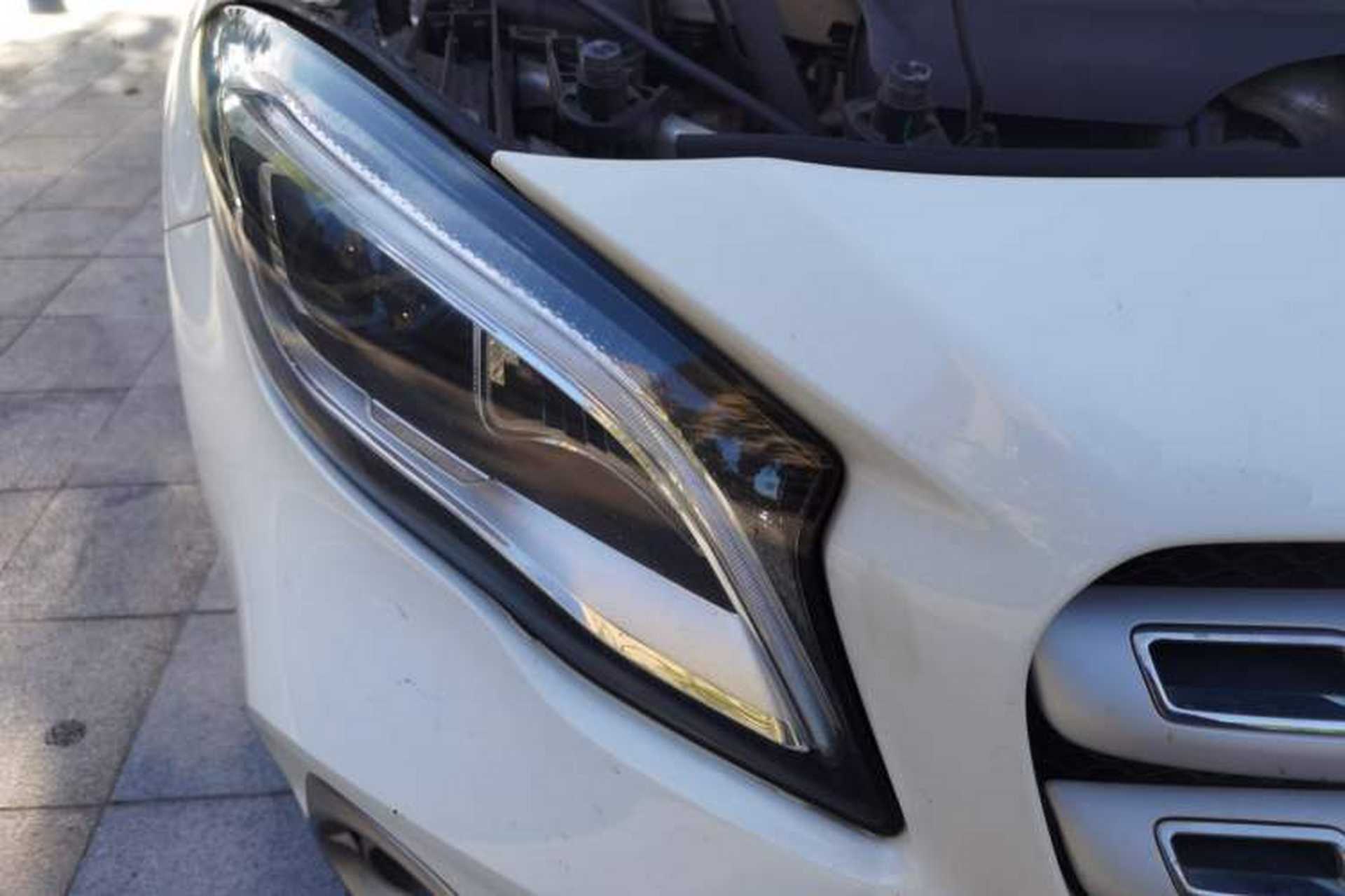 Used Mercedes-Benz GLA 2017 GLA 220 4MATIC Fashion Model Right Front Headlight