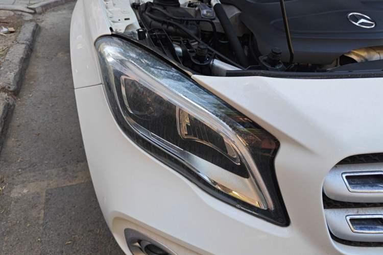 Used Mercedes-Benz GLA 2017 GLA 220 4MATIC Fashion Model Right Front Headlight