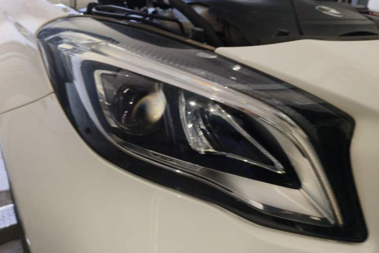 Used Mercedes-Benz GLA 2017 GLA 220 4MATIC Fashion Model Right Front Headlight