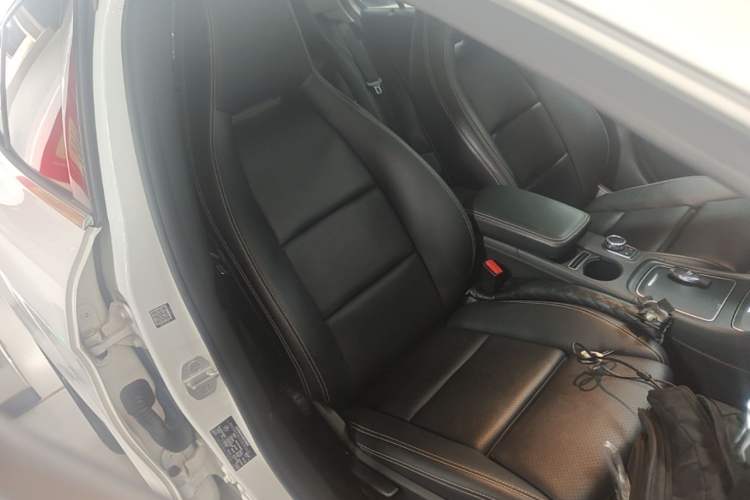 Used Mercedes-Benz GLA 2017 GLA 220 4MATIC Fashion Model Right Front Seat