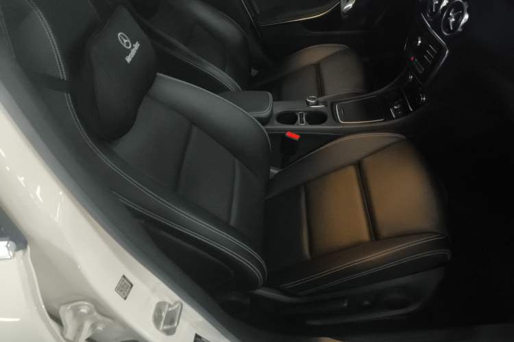 Used Mercedes-Benz GLA 2017 GLA 200 Sport Edition Right Front Seat