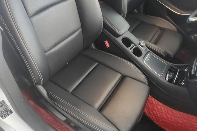 Used Mercedes-Benz GLA 2017 GLA 200 Fashion Model Right Front Seat