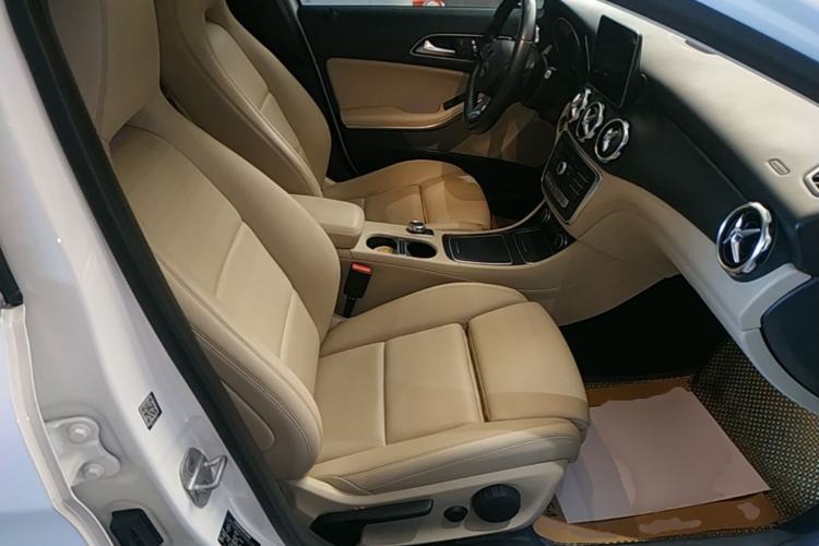 Used Mercedes-Benz GLA 2017 GLA 200 Sport Edition Right Front Seat