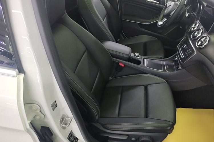 Used Mercedes-Benz GLA 2017 GLA 200 Sport Edition Right Front Seat