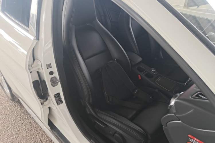 Used Mercedes-Benz GLA 2017 GLA 200 Sport Edition Right Front Seat