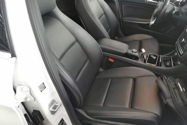 Used Mercedes-Benz GLA 2017 GLA 220 4MATIC Fashion Model Right Front Seat