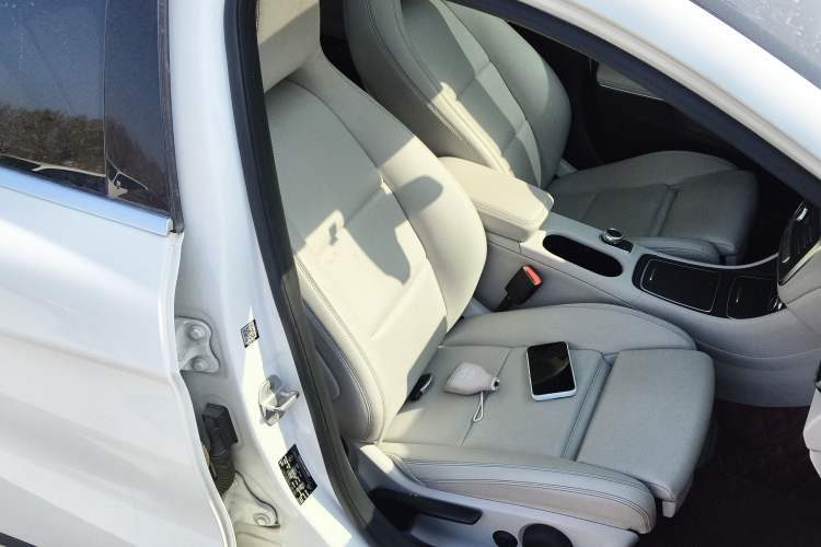 Used Mercedes-Benz GLA 2017 GLA 200 Sport Edition Right Front Seat