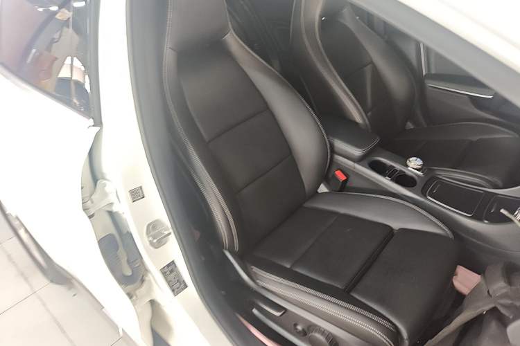 Used Mercedes-Benz GLA 2017 GLA 200 Sport Edition Right Front Seat