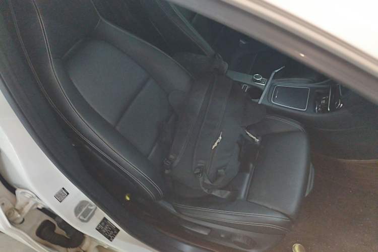 Used Mercedes-Benz GLA 2017 GLA 200 Sport Edition Right Front Seat