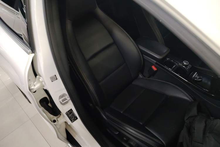 Used Mercedes-Benz GLA 2017 GLA 220 4MATIC Fashion Model Right Front Seat