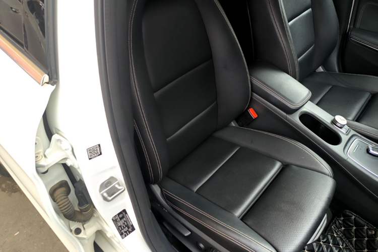 Used Mercedes-Benz GLA 2017 GLA 200 Sport Edition Right Front Seat