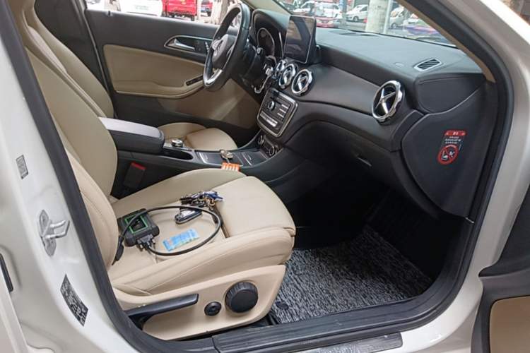 Used Mercedes-Benz GLA 2017 GLA 200 Fashion Model Right Front Seat