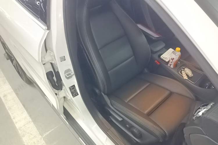 Used Mercedes-Benz GLA 2017 GLA 220 4MATIC Fashion Model Right Front Seat