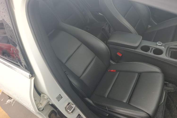 Used Mercedes-Benz GLA 2017 GLA 200 Sport Edition Right Front Seat