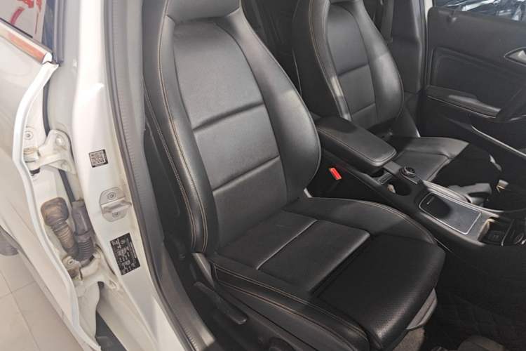 Used Mercedes-Benz GLA 2017 GLA 200 Fashion Model Right Front Seat