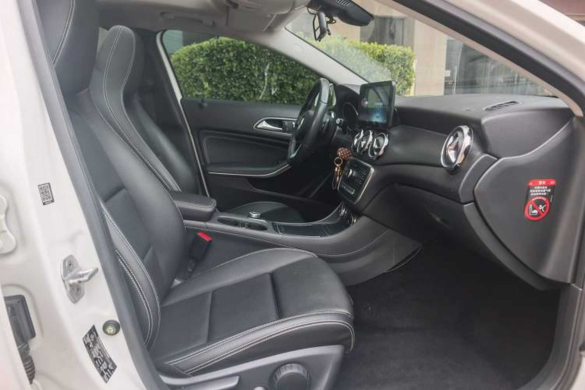 Used Mercedes-Benz GLA 2017 GLA 200 Sport Edition Right Front Seat