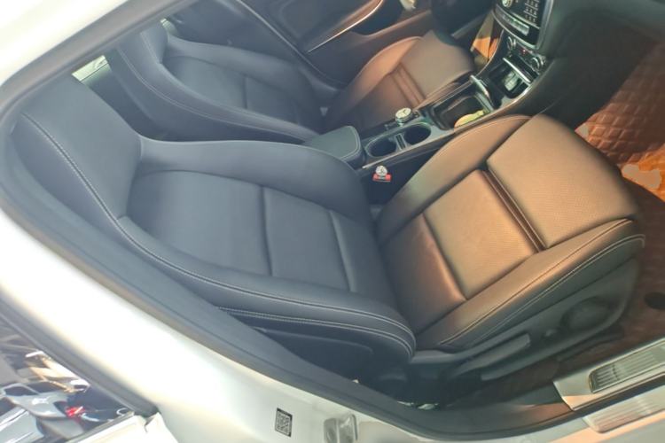 Used Mercedes-Benz GLA 2017 GLA 200 Sport Edition Right Front Seat