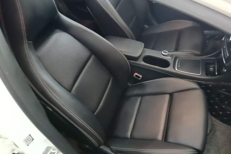 Used Mercedes-Benz GLA 2017 GLA 200 Sport Edition Right Front Seat