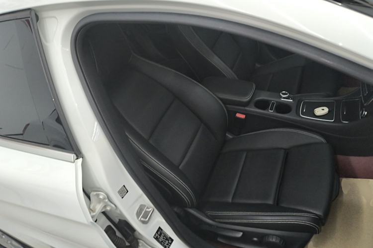 Used Mercedes-Benz GLA 2017 GLA 200 Sport Edition Right Front Seat